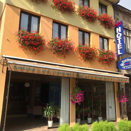 Heartland City B&B Tuzla Bagian luar foto