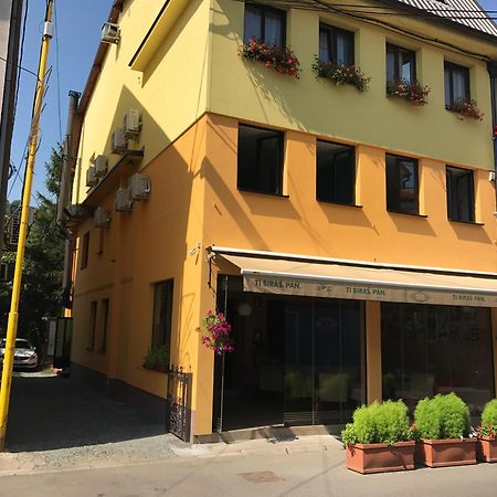 Heartland City B&B Tuzla Bagian luar foto