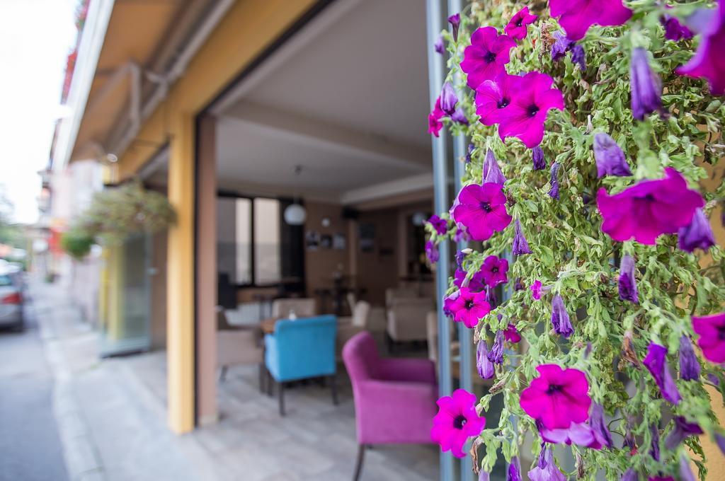 Heartland City B&B Tuzla Bagian luar foto