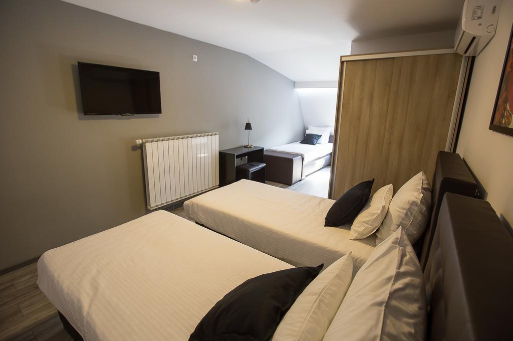 Heartland City B&B Tuzla Bagian luar foto