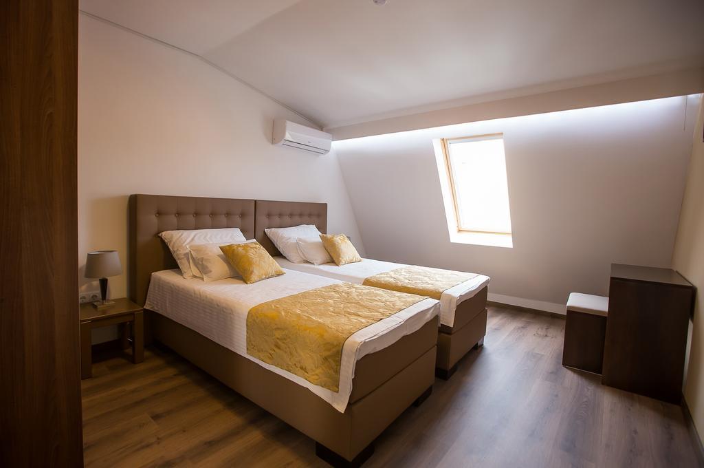 Heartland City B&B Tuzla Bagian luar foto