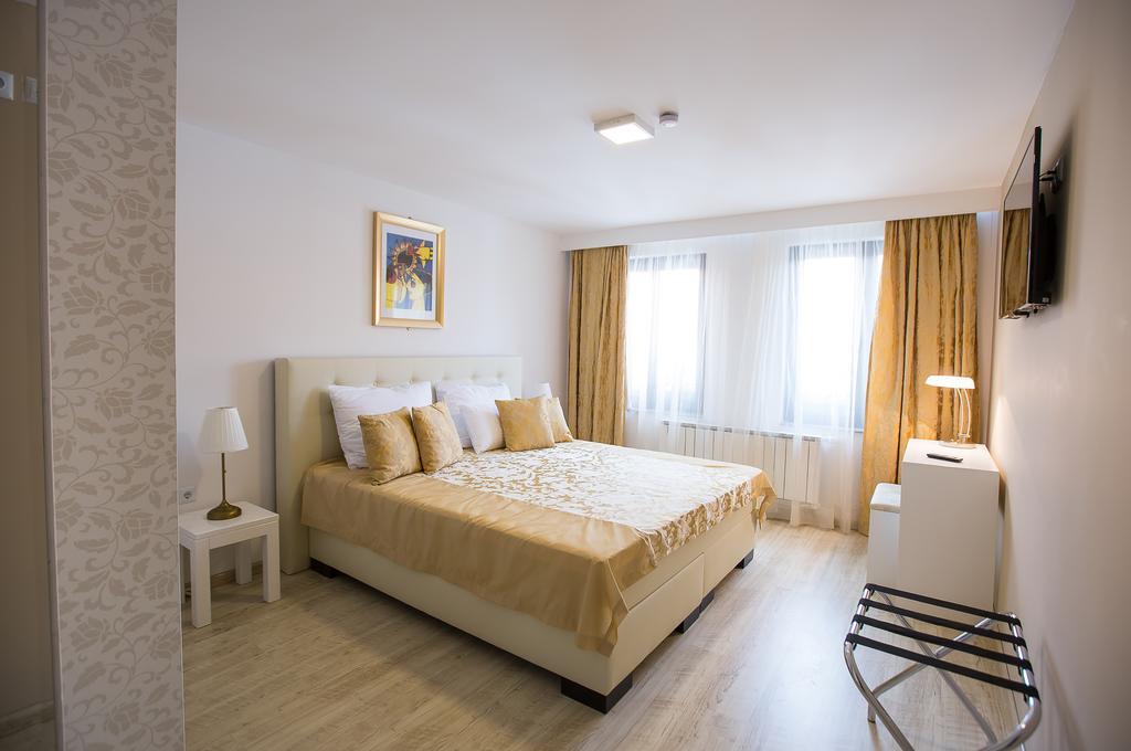 Heartland City B&B Tuzla Bagian luar foto