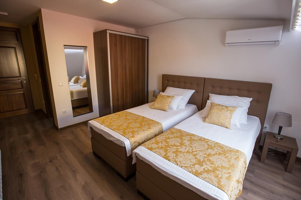 Heartland City B&B Tuzla Bagian luar foto