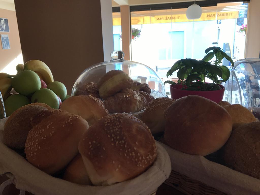 Heartland City B&B Tuzla Bagian luar foto