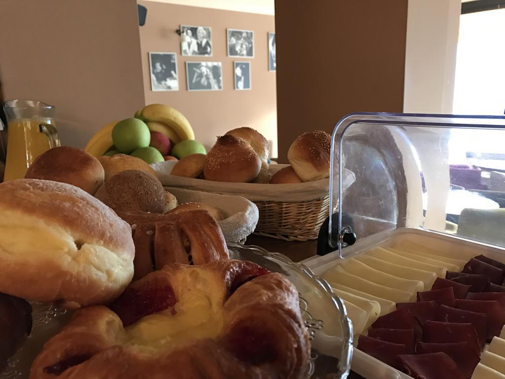 Heartland City B&B Tuzla Bagian luar foto