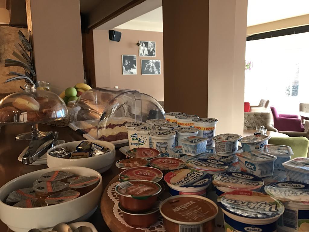 Heartland City B&B Tuzla Bagian luar foto