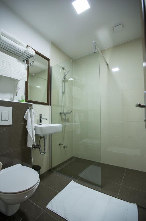 Heartland City B&B Tuzla Bagian luar foto