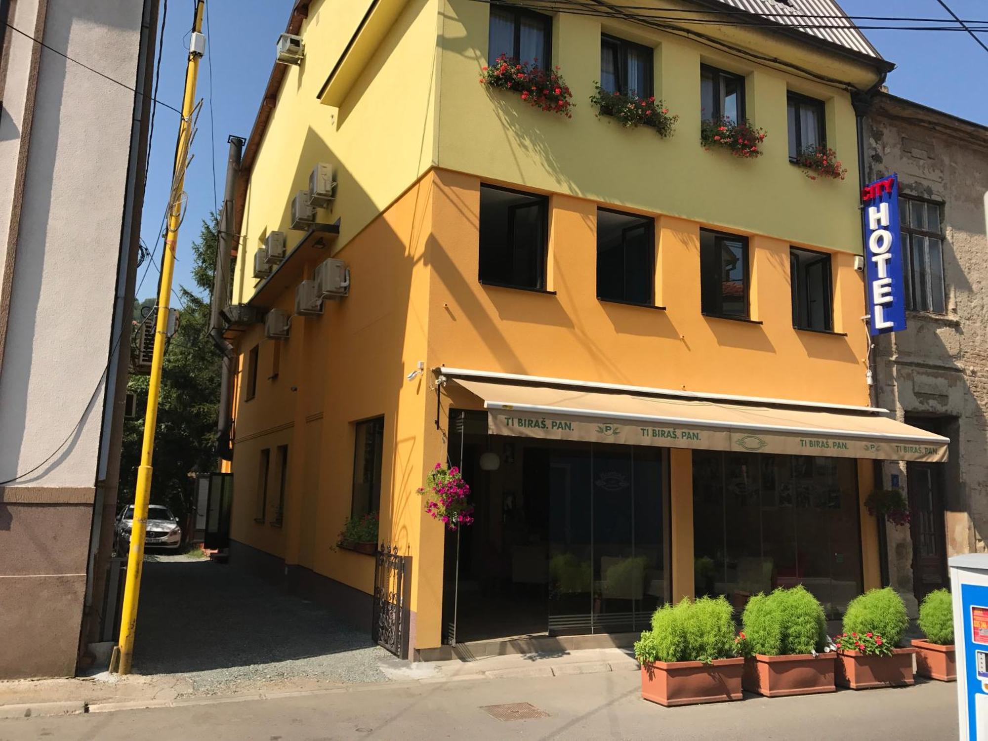 Heartland City B&B Tuzla Bagian luar foto