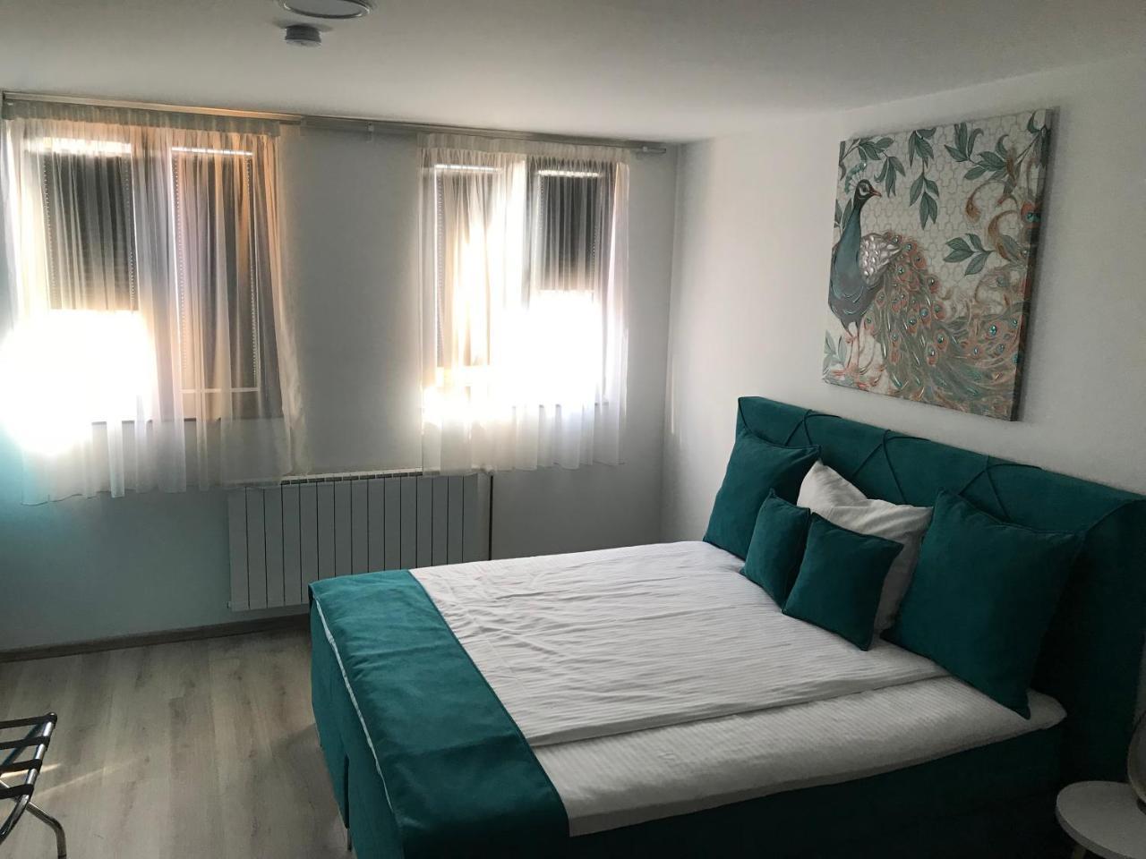 Heartland City B&B Tuzla Bagian luar foto
